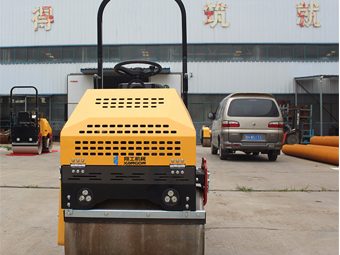  如何讓小型壓路機(jī)適應(yīng)市場(chǎng)的發(fā)展？