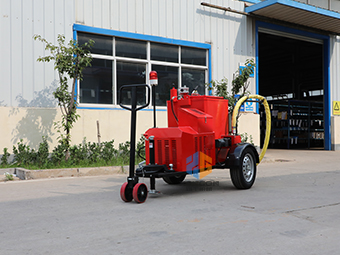 馬路瀝青灌縫機廠家有話說，選對設(shè)備不迷茫！