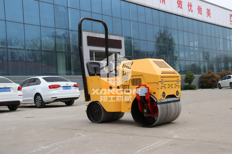 小型壓路機(jī)配重松動(dòng)的原因是什么？4個(gè)細(xì)節(jié)告訴你