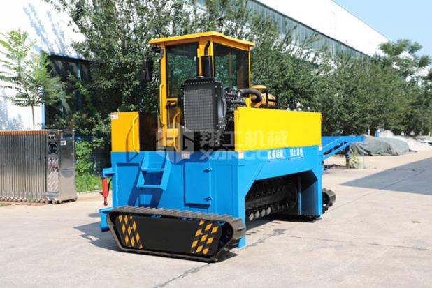 翻堆機(jī)對(duì)物料均勻翻堆攏堆，也可疏松